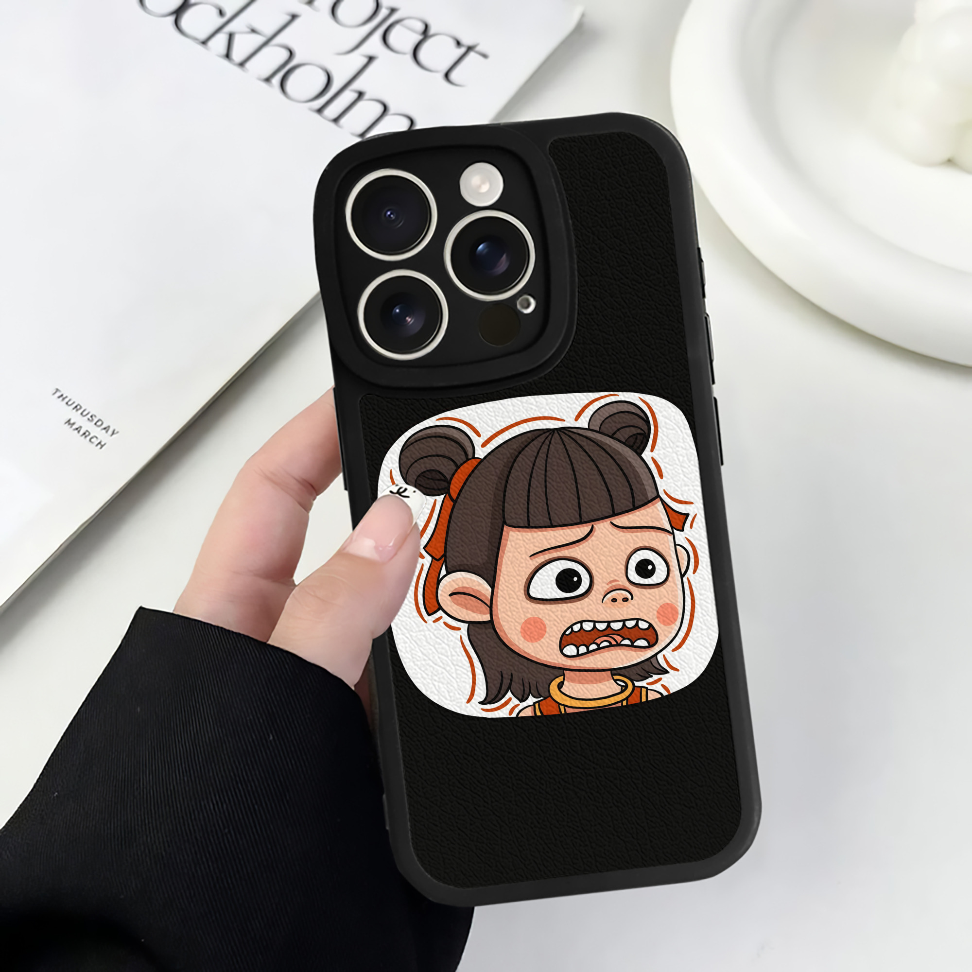 （画像用） Ne Zha 2 ナタ 魔童の大暴れ 【iPhone 16シリーズ対応】シリコンスマホケース（レザー調） 材質：シリコン
